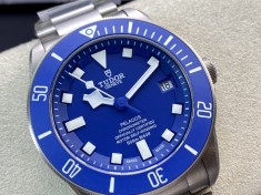 ZF廠高仿帝陀/帝舵領潛型系列藍土豆又名戰斧2824機芯42MM複刻手錶